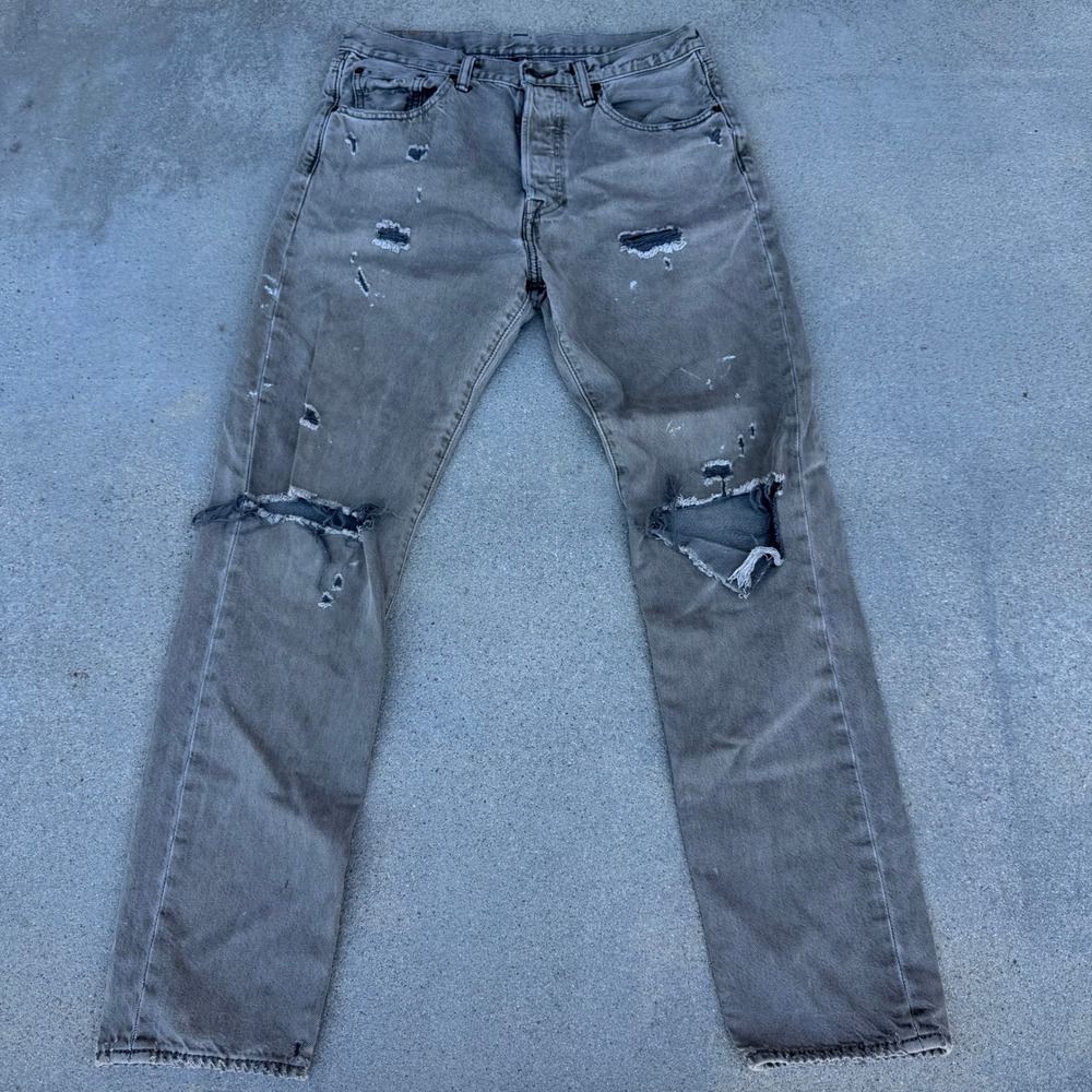 Levi's 501 Original Fit Distressed Grey Jeans Mens 30x32 Button Fly Straight Leg